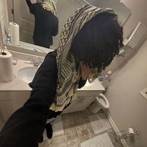 Meet your Posher, Eli